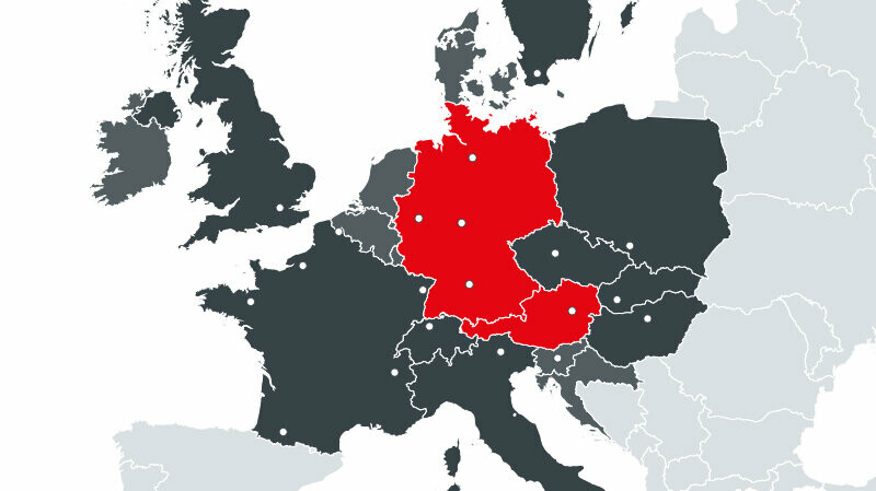 Kaart met alle Europese landen waarin PREFA actief is, met in rood de twee productielocaties in Oostenrijk en Duitsland